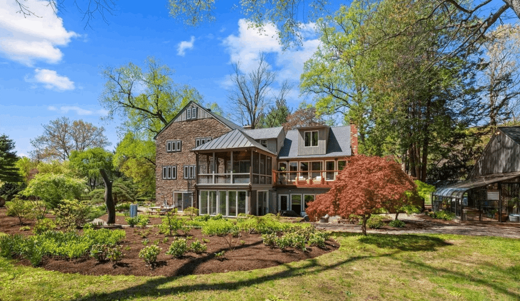 6 Bridge One Lane, Pipersville